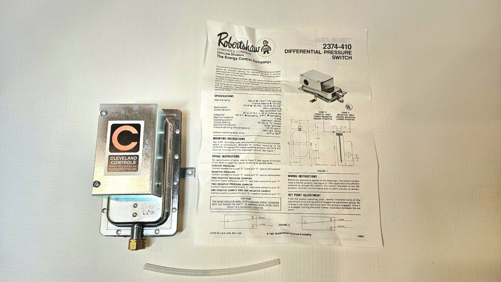 Robert Shaw 2374-410 Differential Pressure Switch. Range .05" To 1.2" WC.