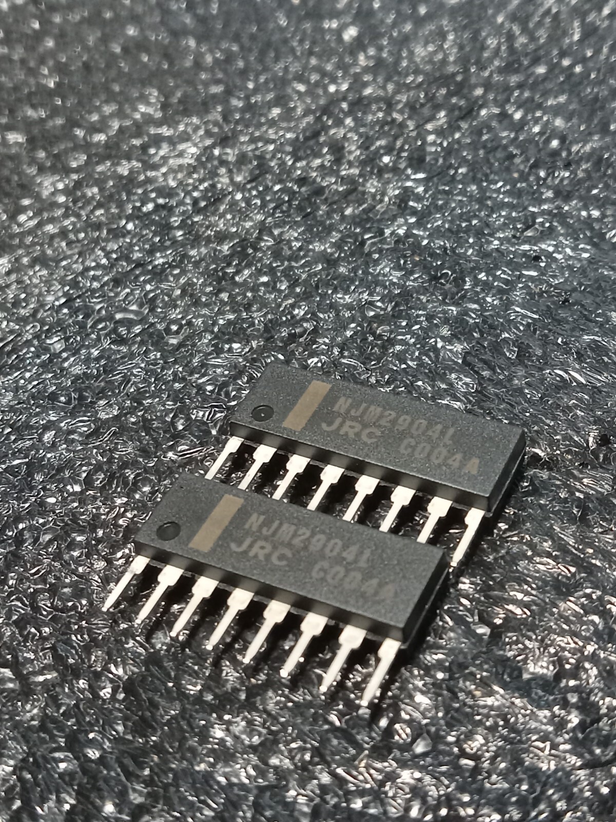 NJM2904L Dual Op-Amp can operate on 5 Volts Qty-2 Not-Fake