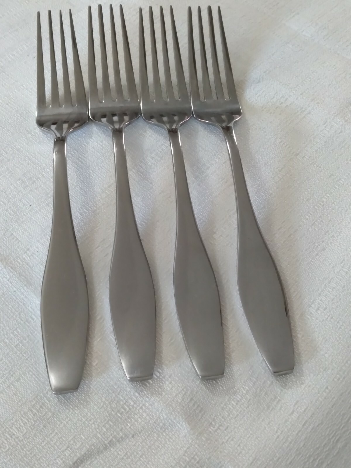Pfaltzgraff 18/0 Stainless Steel Glossy COLETTE 4 Dinner Forks