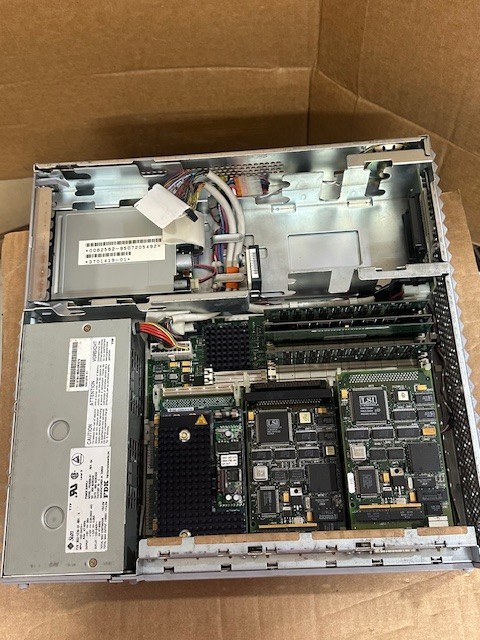 SUN Microsystems SPARCstation 20 Model 544 PN 600-3710-01 READ DESCRIPTION