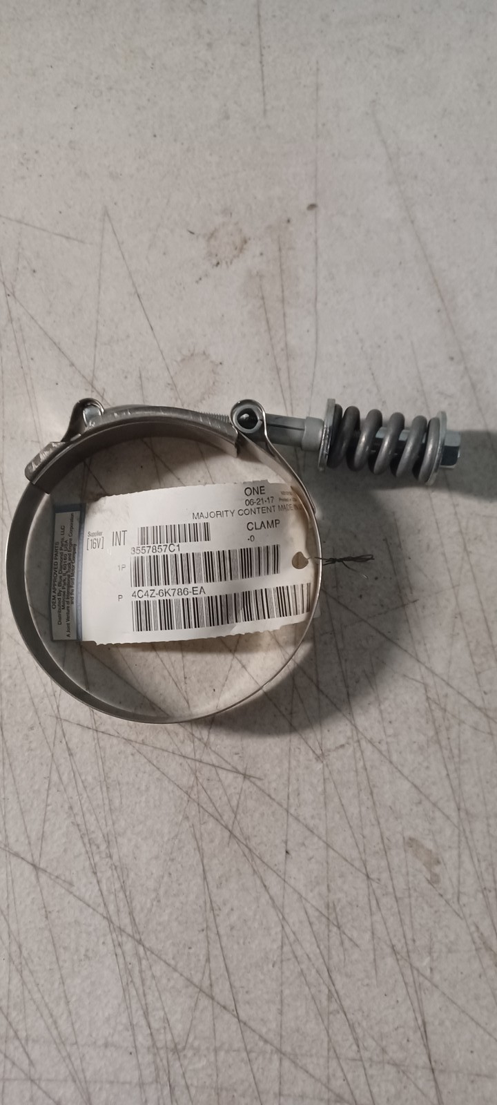 INTERNATIONAL OEM - CLAMP, HEAT EXCHANGER / CHARGE AIR COOLER 3557857C1