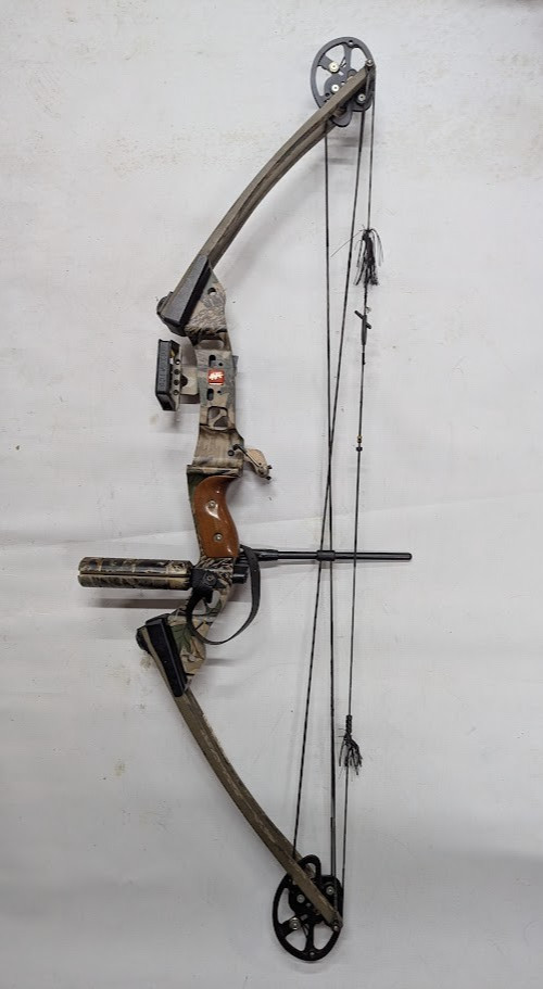 PSE Thunderbolt 4x4 Compound Bow Package! RH 28" 55-70lb. bowfishing target