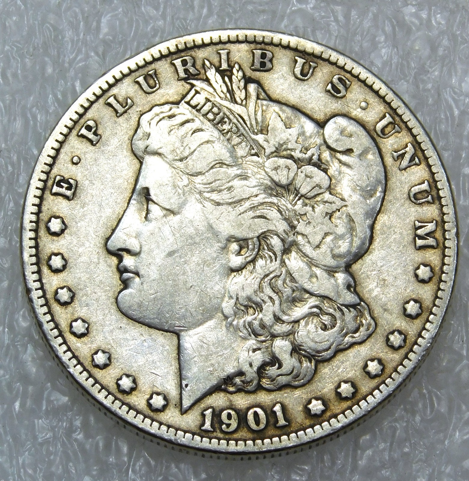 1901-O Morgan Silver Dollar VF Original coin with nice luster in saflip #H813