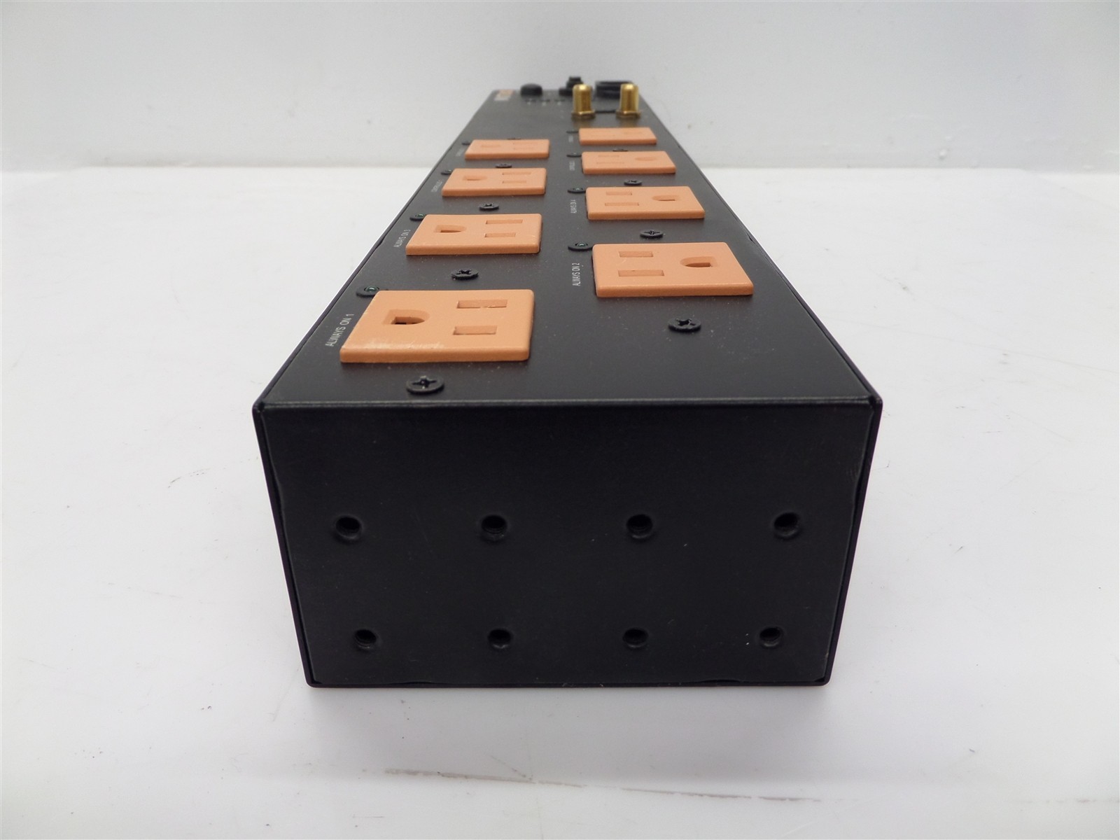 Wattbox WB-400-IPCE-8 8-Outlet Power Conditioner w/ Mounting Brackets