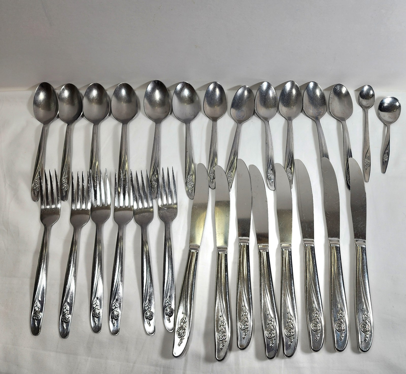 Oneida Roseanne Flatware Lot 28 Piece Vtg Stainless Steel Utensils Sevice For 6