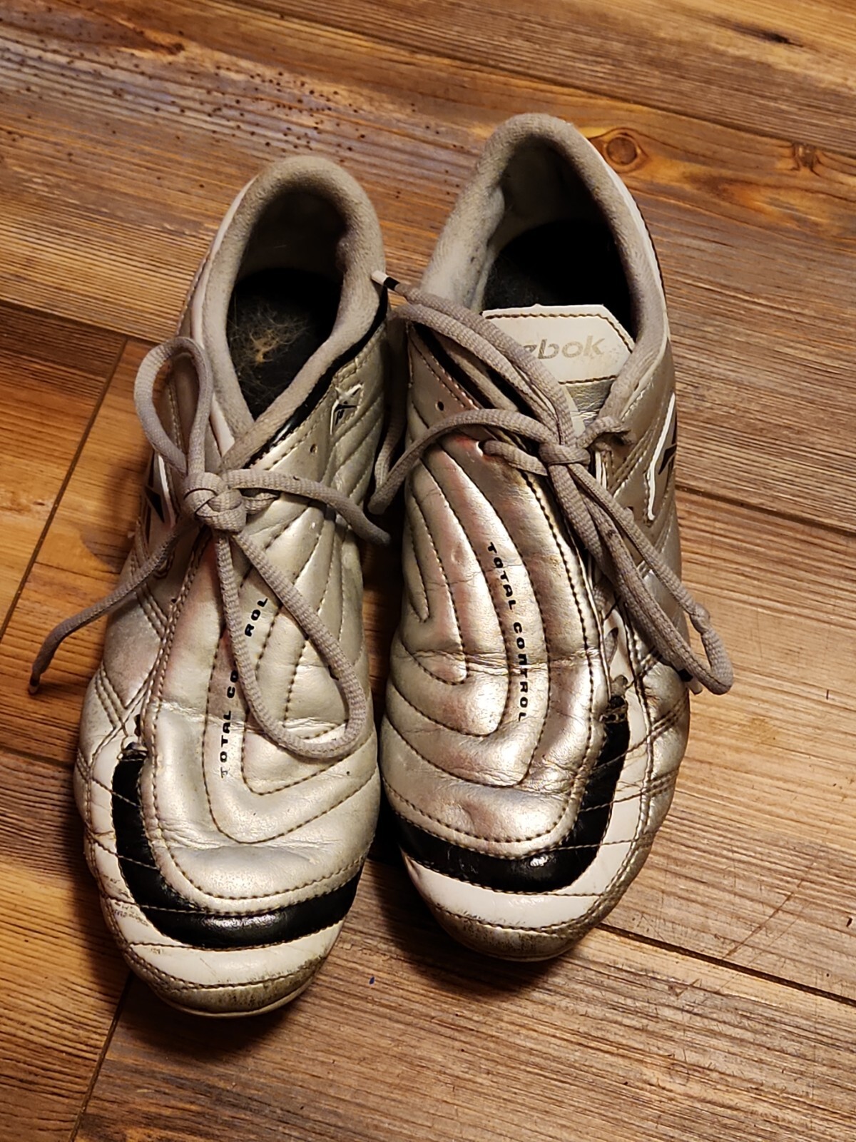 Reebok Total Control soccer cleats silver size 6