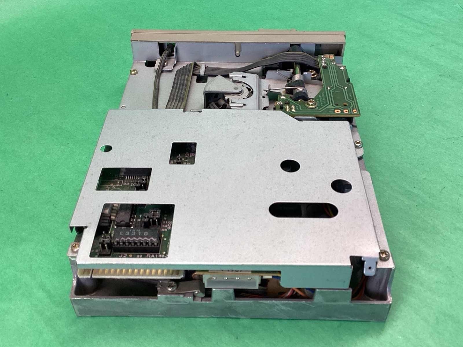 Epson SD-600 Tan 5.25” Floppy Internal PC Green LED Disk Drive - UNTESTED