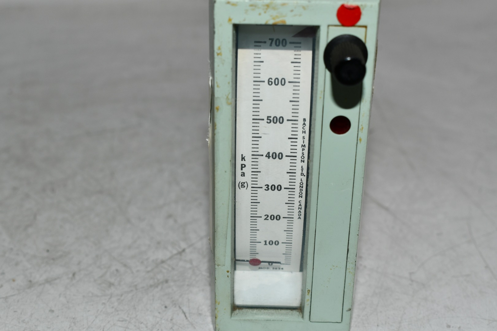 BACH-SIMPSON 5624 Precision Controller Vertical 0-700 kPa