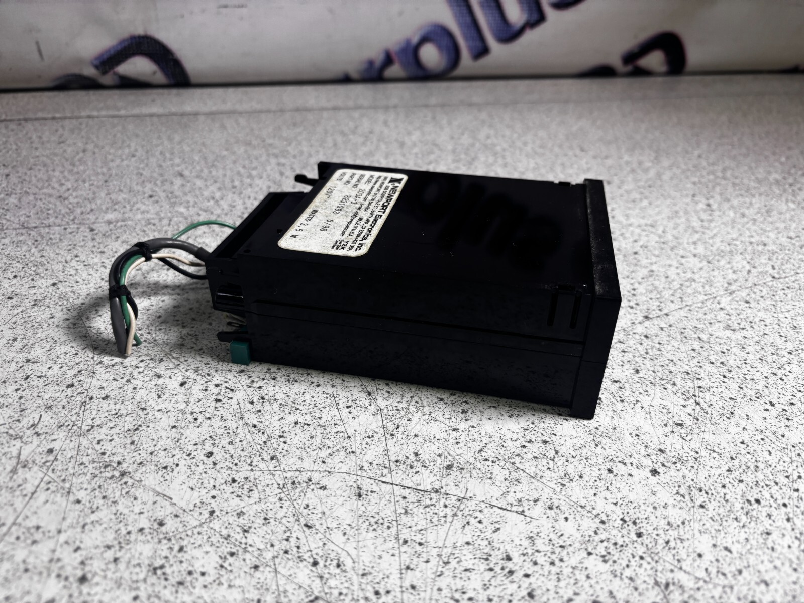 Newport Electronic Volt Meter Model 203A-3