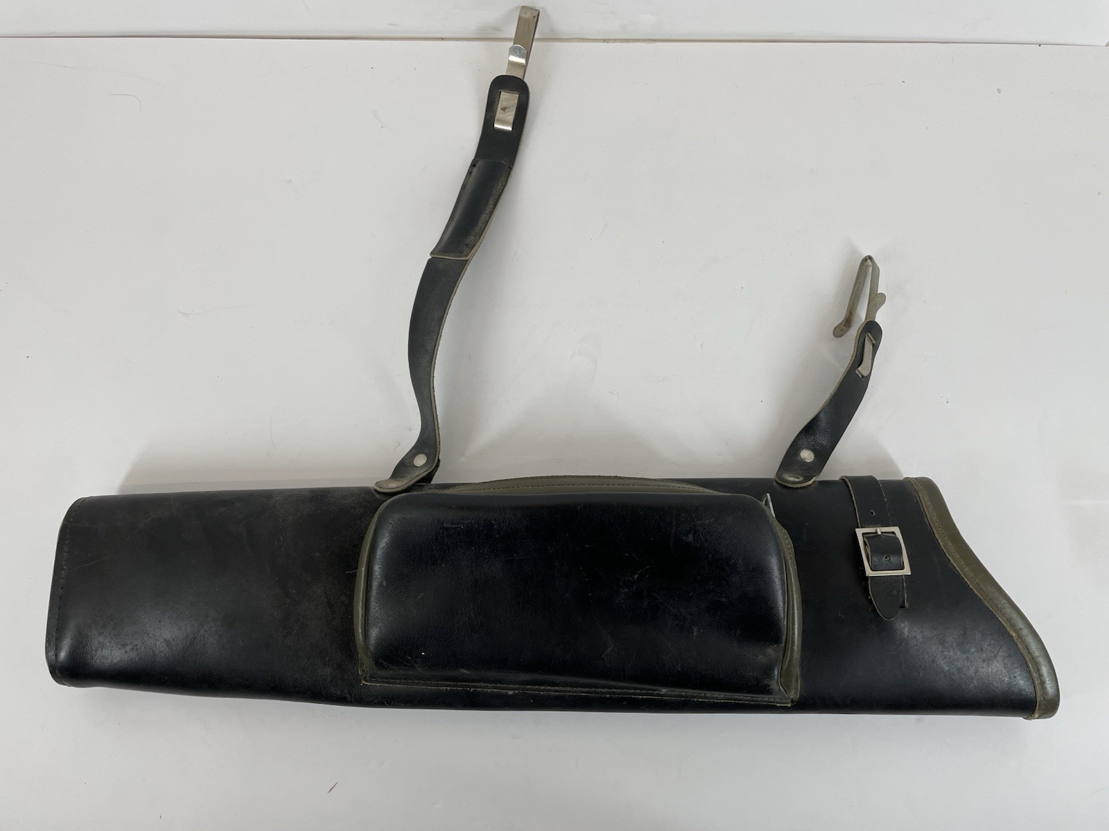Vintage Leather Quiver Black With Zippered Pouch 20”