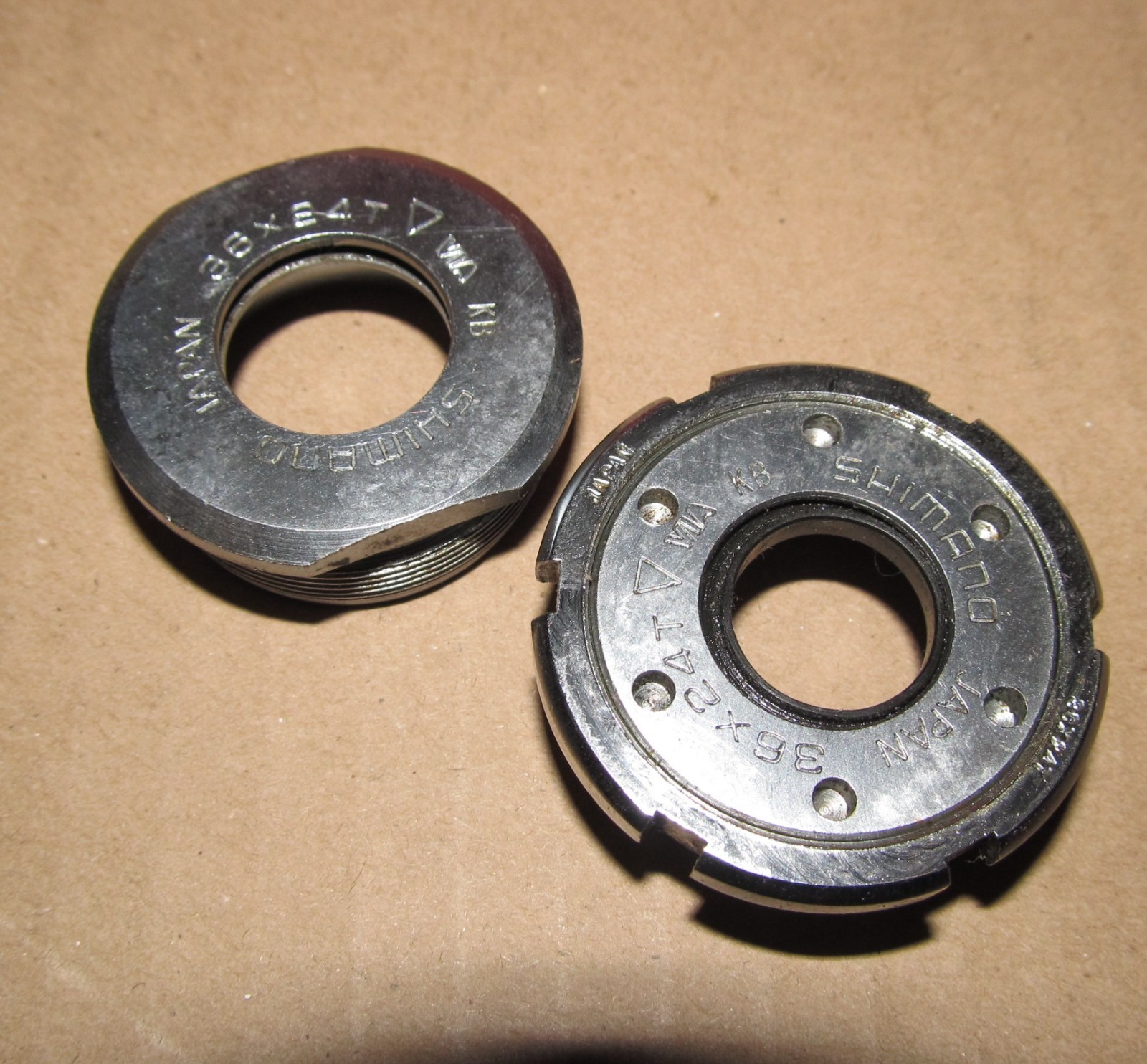 Shimano Bottom Bracket Cups & Lock Ring Italian 35 x 24t