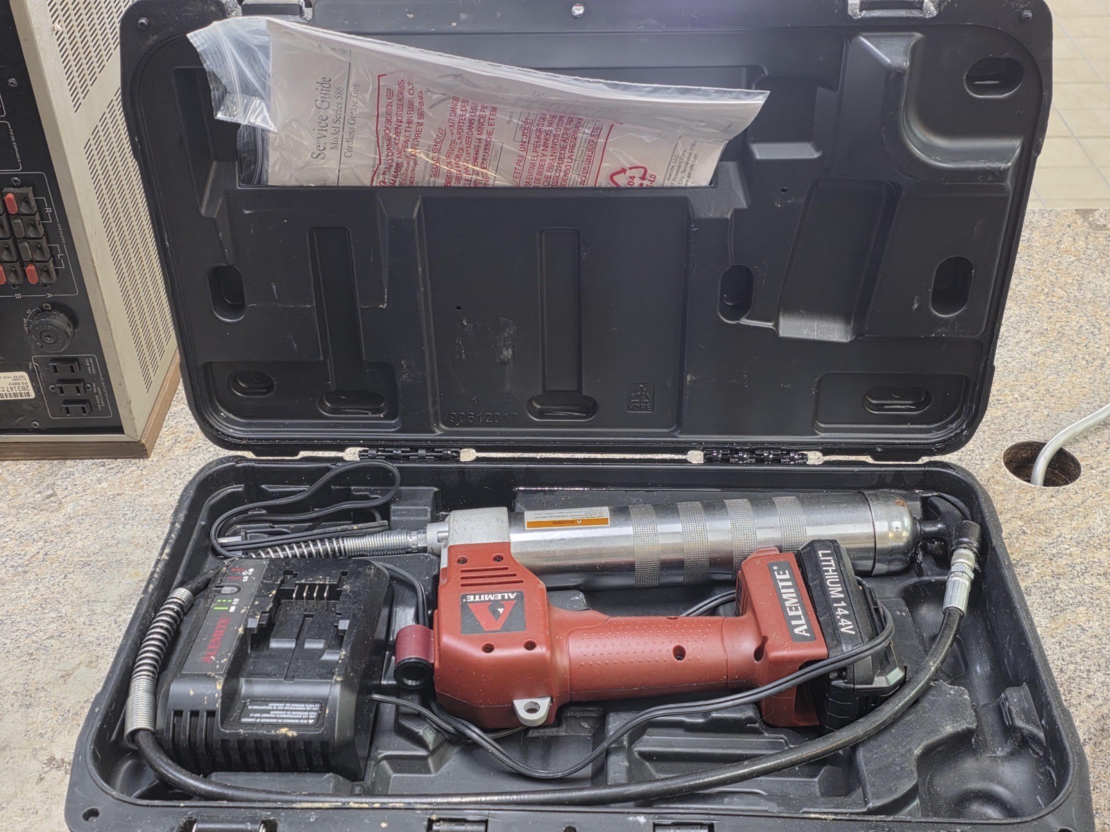 Alemite 586 Battery-Powered Grease Gun Kit (14.4 Ion)