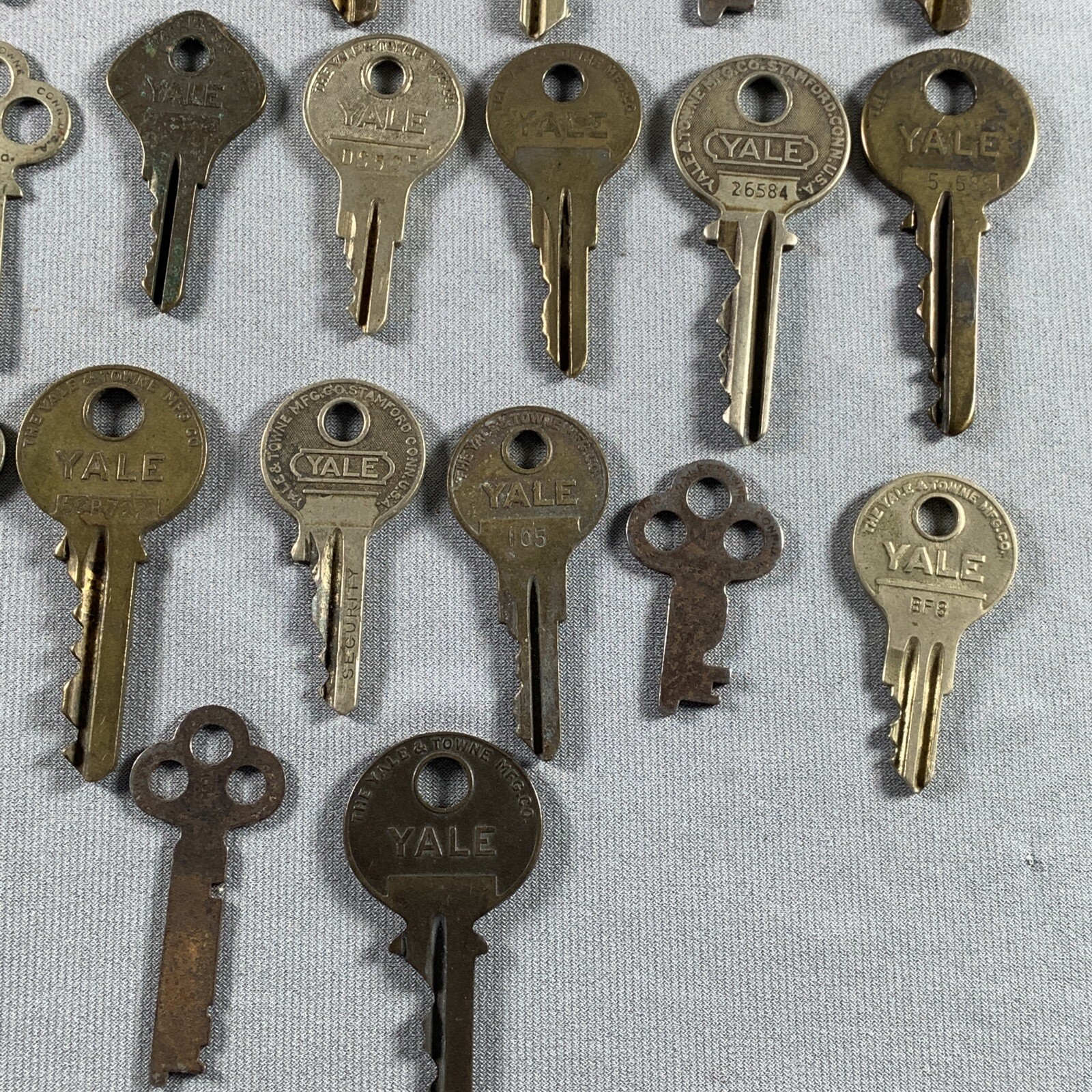 LOT Vtg Yale & Towne Keys