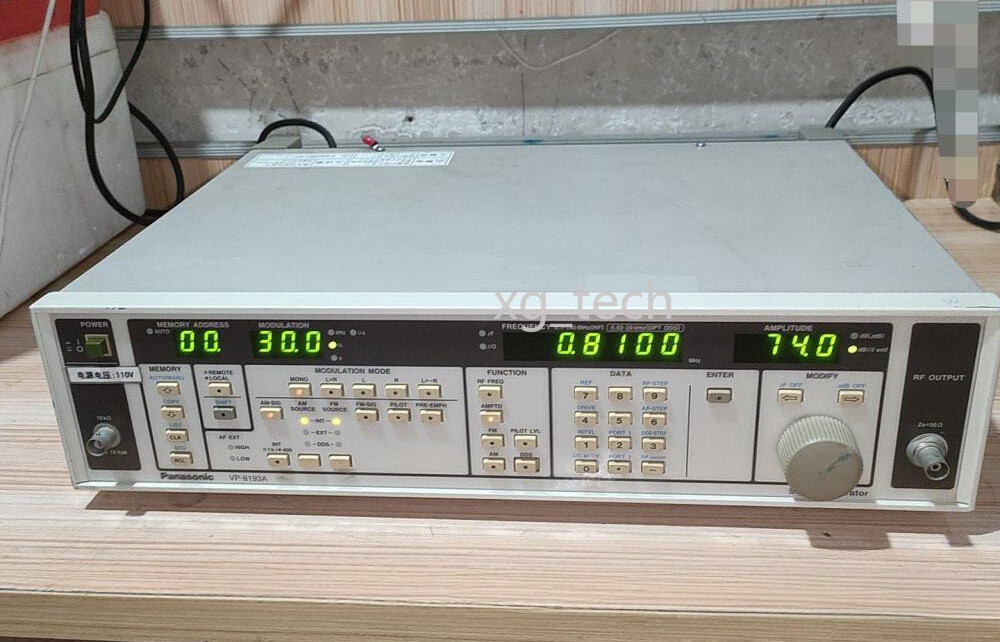 P-anasonic VP-8193A 100 kHz to 140 MHz AM / FM / FM Stereo Signal Generator-*