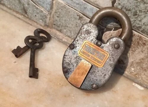 Thomston Arizona territory Cast Iron Lock Key Antique Padlock Vintade Door Lock
