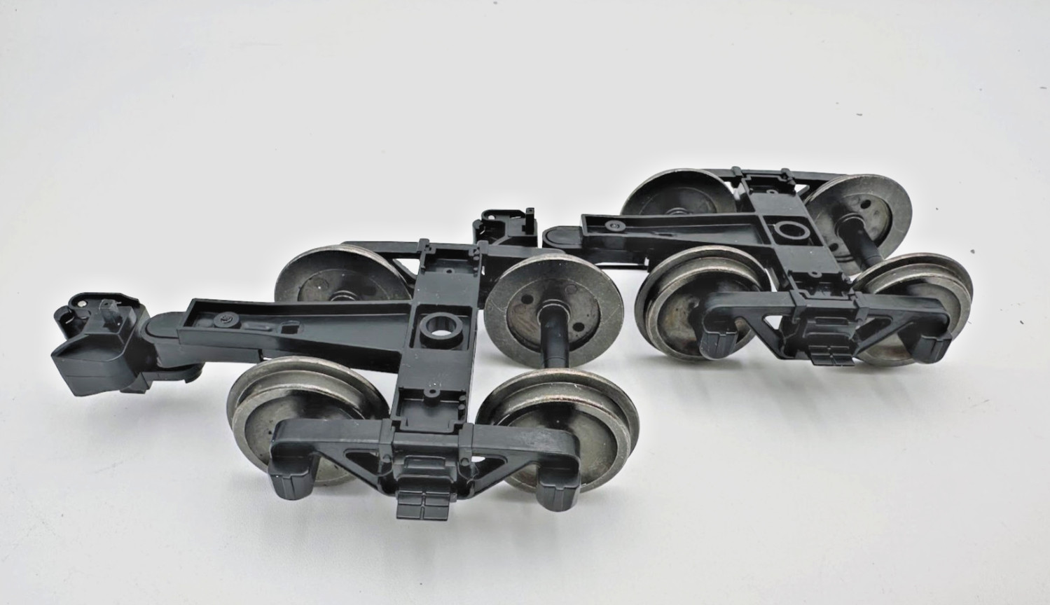 2 BACHMANN G-SCALE Bettendorf FREIGHT TRUCKS 31mm METAL WHEELS, Knuckle Couplers