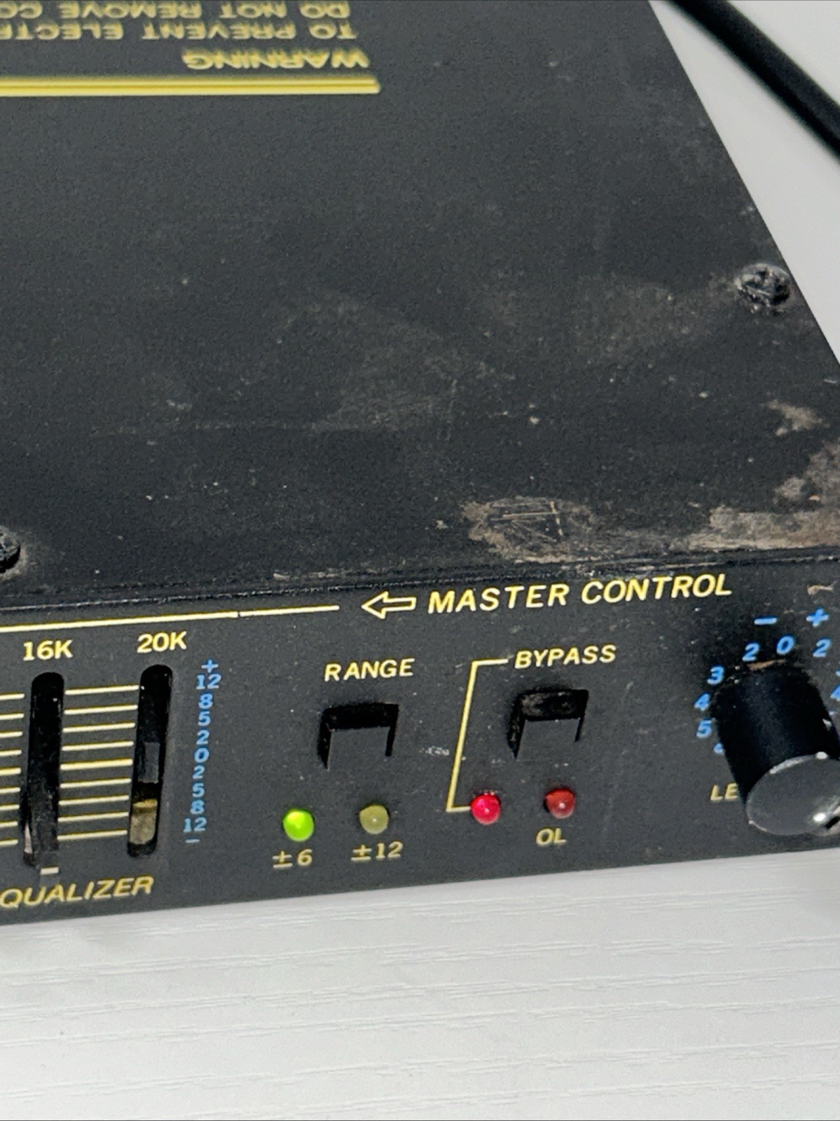 EUC AB INTERNATIONAL MODEL 131 RACK GRAPHIC EQUALIZER, READ