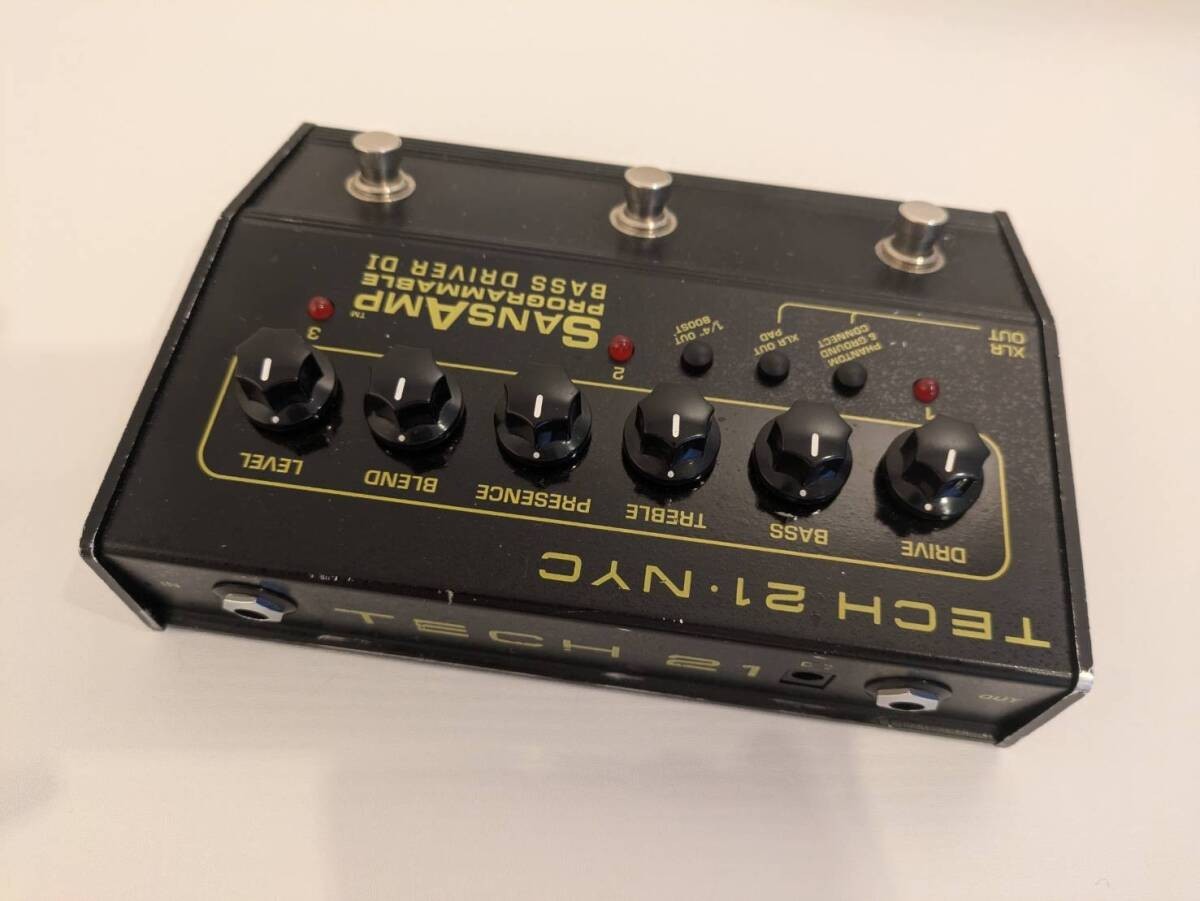 Tech 21 SansAmp Programmable Bass Driver DI Guitar Effects Pedal