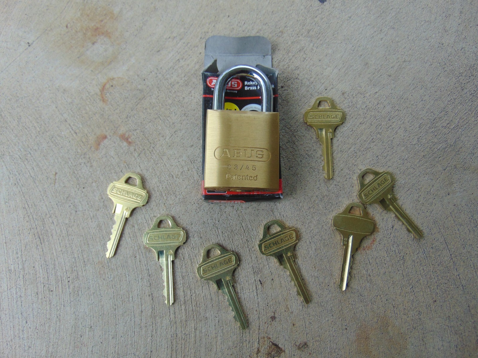 1 NEW ABUS PADLOCK WITH SCHLAGE EVEREST C123 AND  7 KEYS      LOCKSMITH
