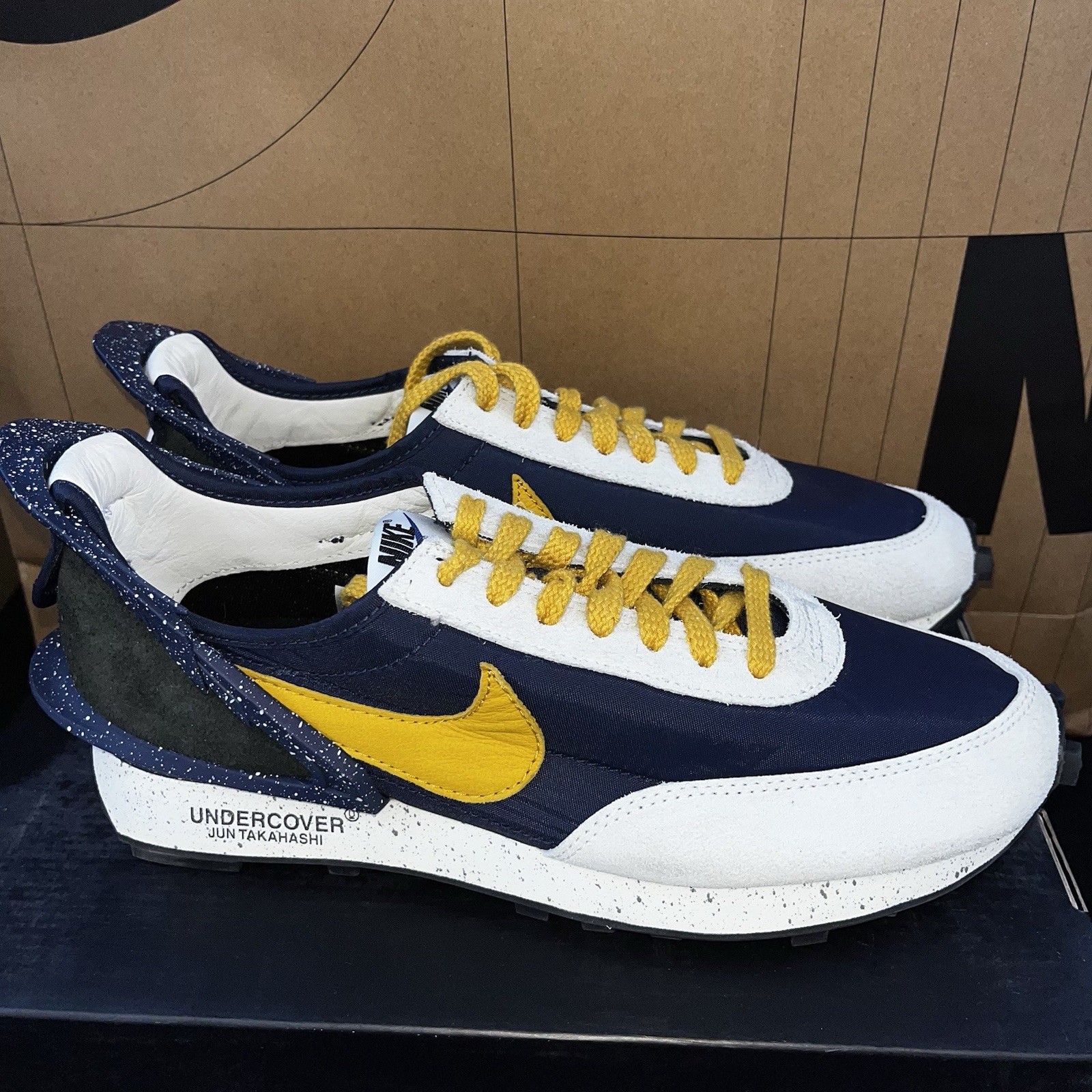 NEW Nike Daybreak Undercover NBY CJ3295 400 Obsidian Gold Men Size 9, Women 10.5