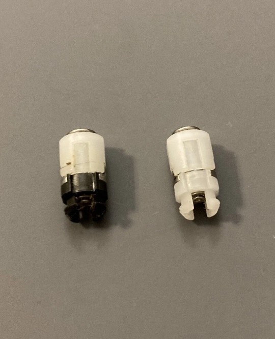 Nintendo Gameboy Advance GBA SP OEM Authentic Set Of Replacement Hinges L & R