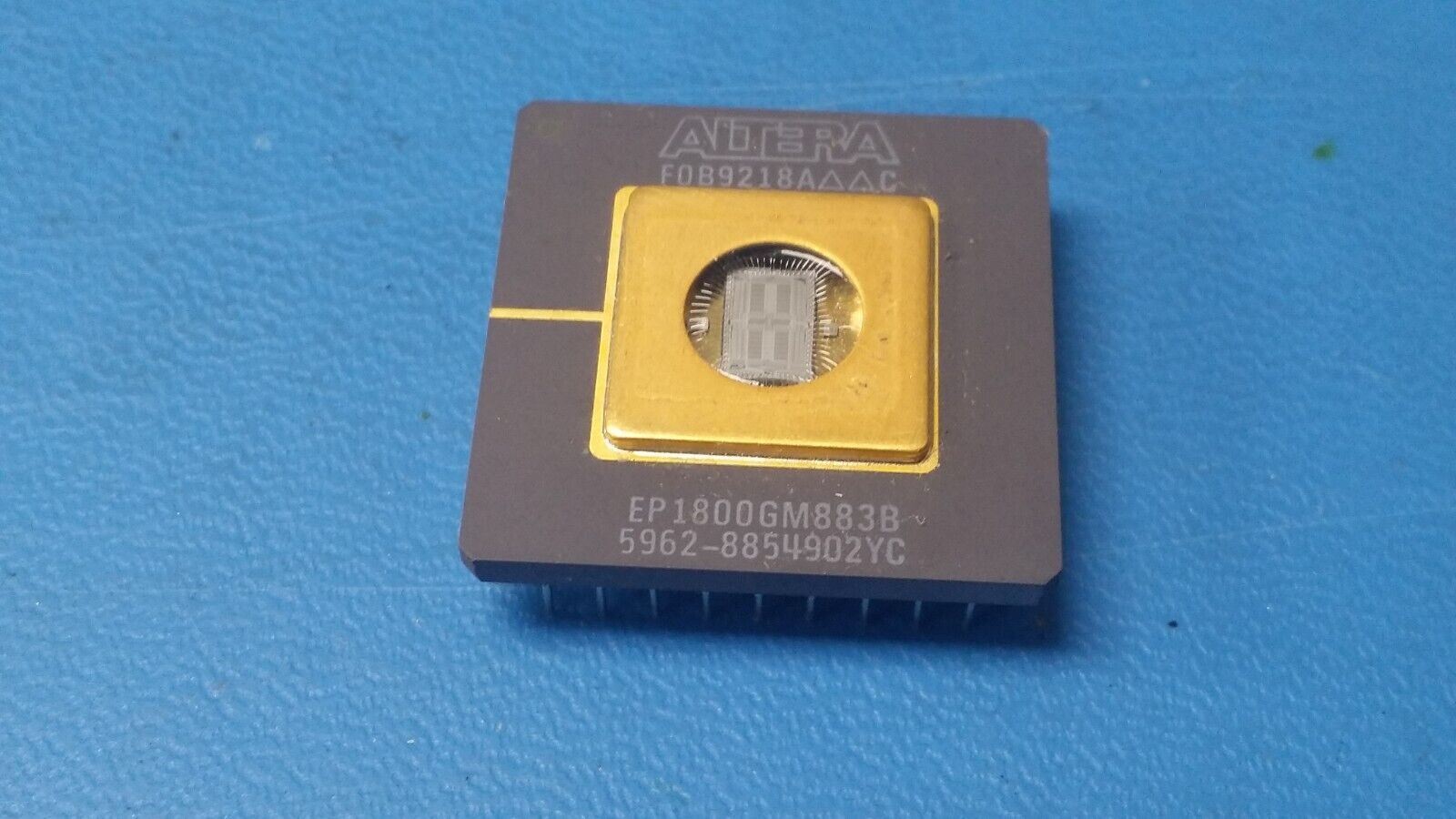 EP1800GM883B (5962-8854902YC) UV PLD, 75ns, 48-Cell, CMOS, CPGA68