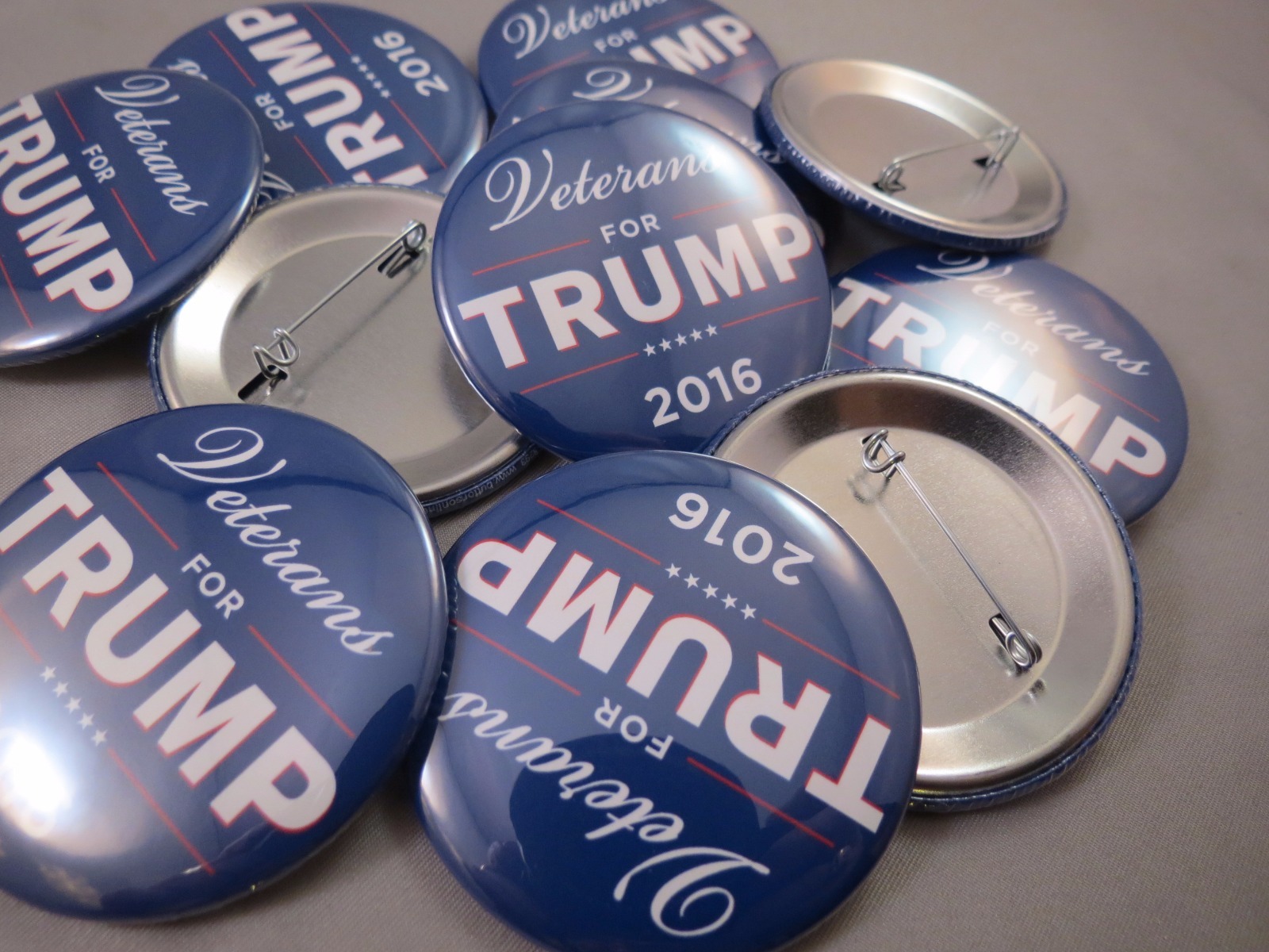 WHOLESALE LOT OF 12 VETERANS FOR DONALD TRUMP PRESIDENT BUTTONS 2016 USA POW MIA
