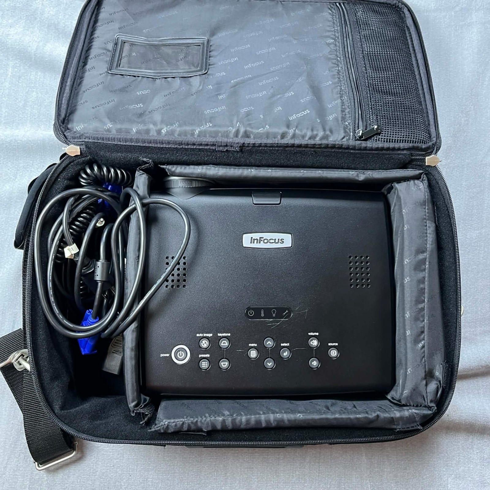 InFocus IN35 DLP Projector Portable Home Theater w/ Case VGA Cables Tested
