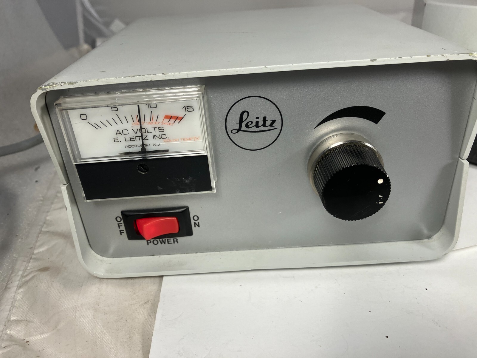 Wild Microscope transmitted light base Stand with Leitz 0- 14v power supply