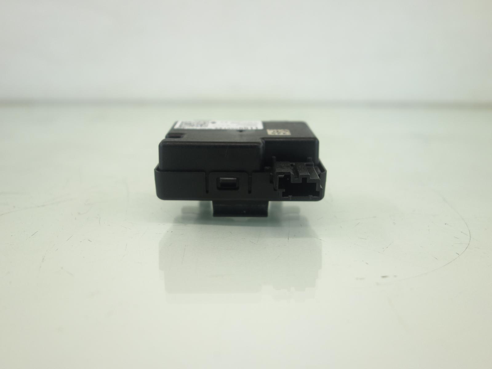 16 CHEVY MALIBU 2.0 Keyless Entry Antenna Receiver Relay Control Module 13595511