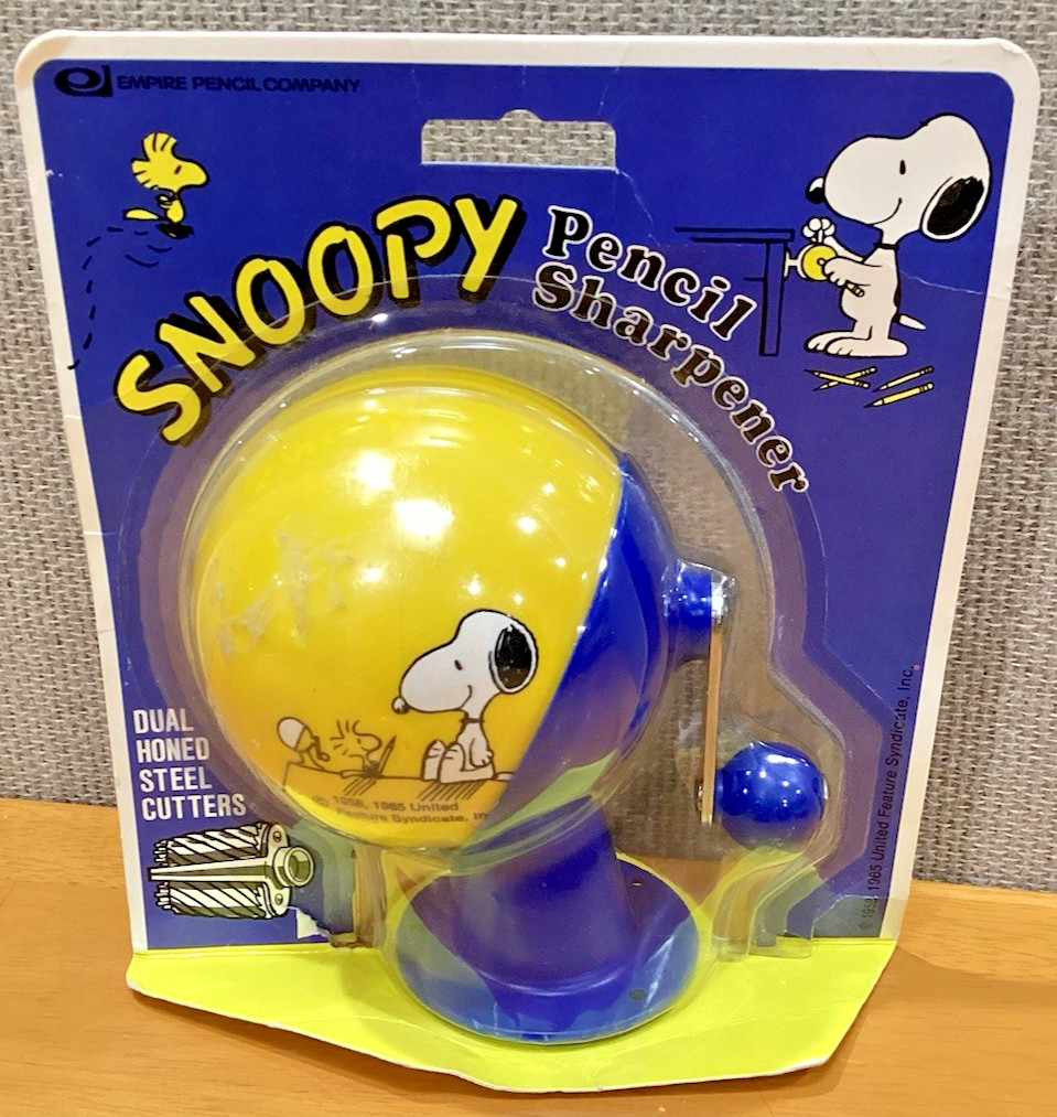 VINTAGE Snoopy Pencil Sharpener by Empire Pencil Company [1965] FACTORY SEALED
