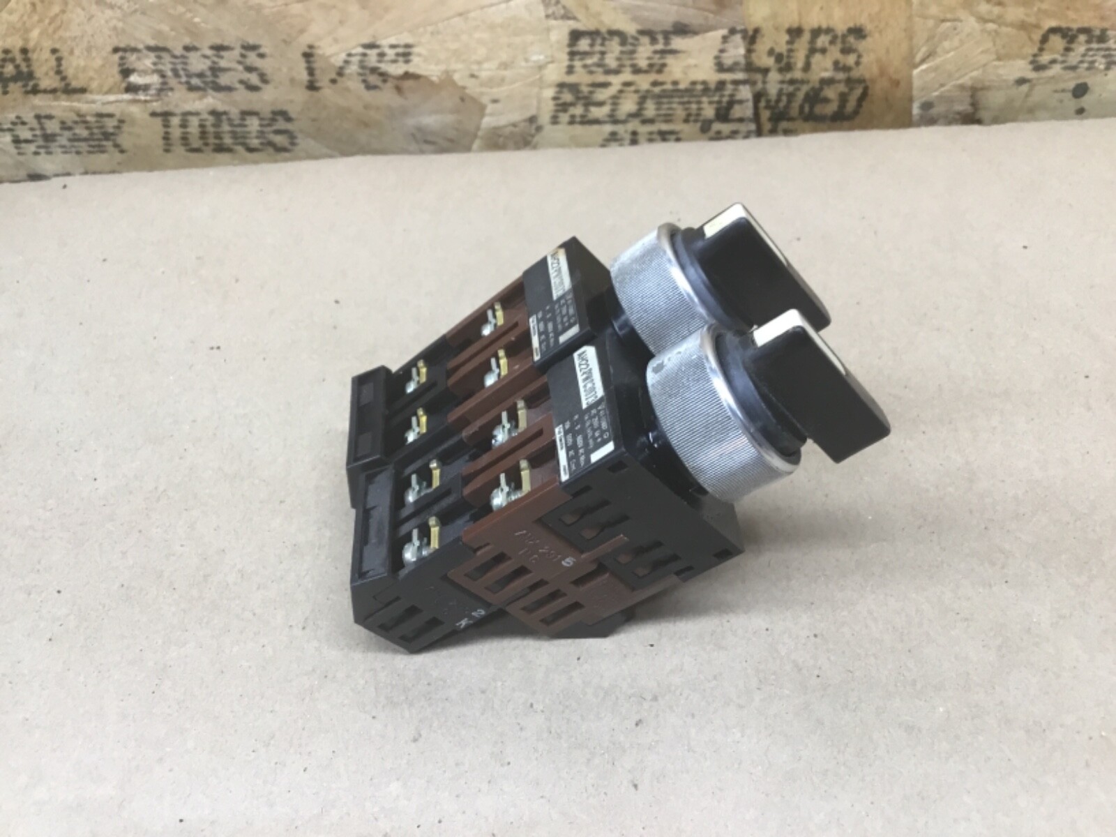 Lot Of 2 Fuji Electric Selector Switch, AH22-PWC3042 / AH22 #58B22