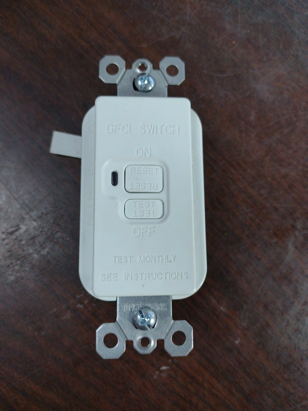 LEGRAND 2085-LA GFCI DEAD FRONT RECEPTACLE 20 AMP 125 VAC NEW IN BOX