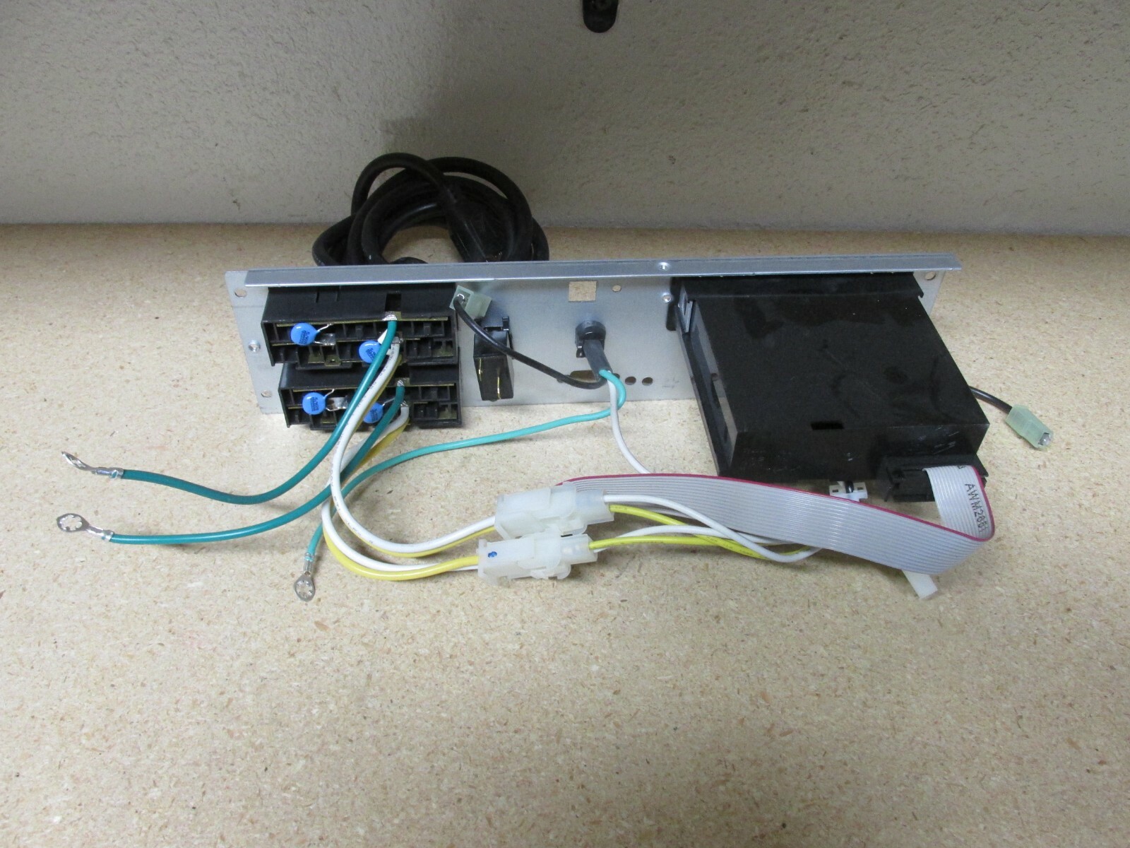 APC SUA1500RM2U REPLACEMENT Back Panel w 6 Outlets & Card Slot