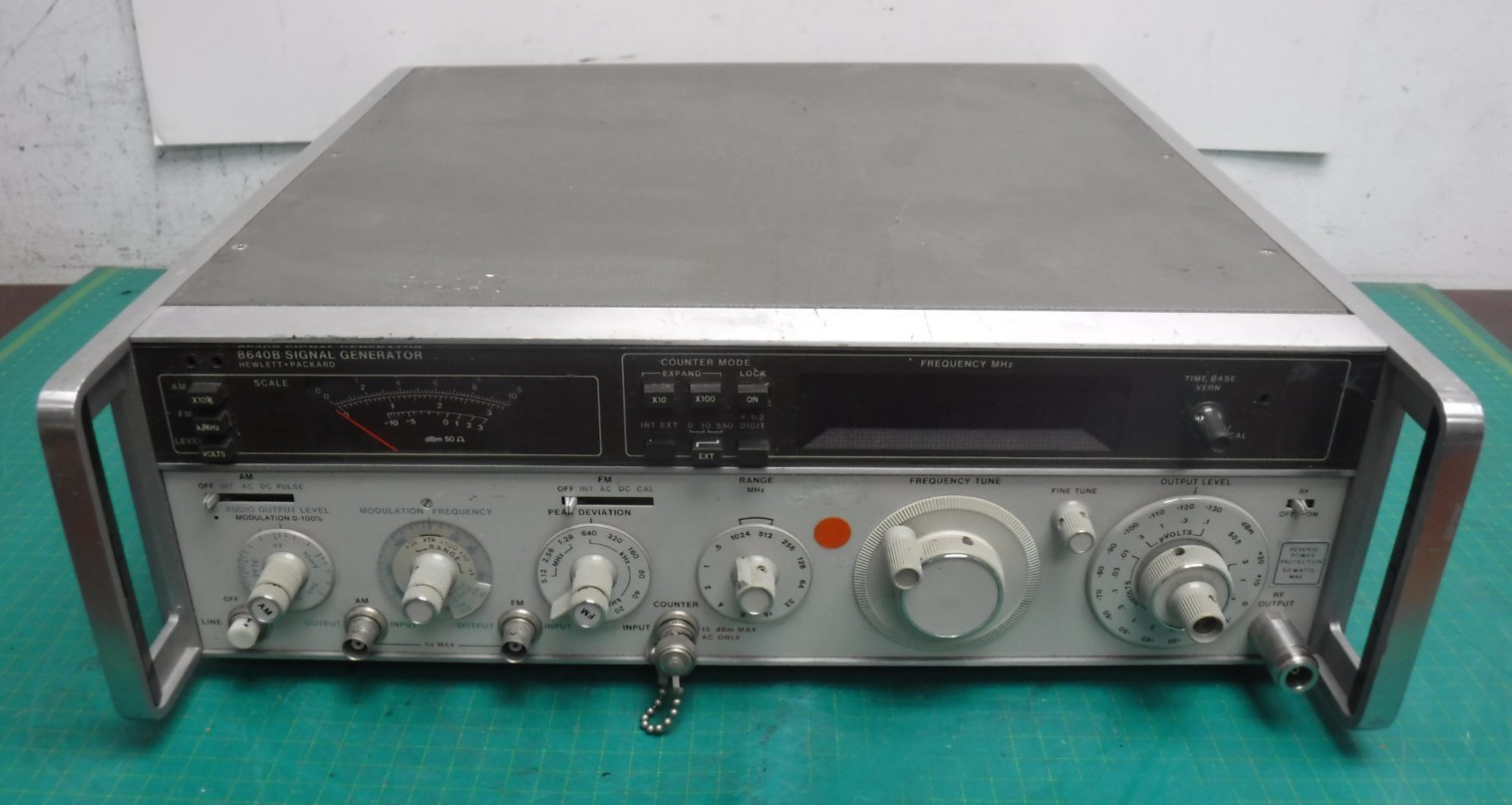 HP 8640B RF Signal Generator