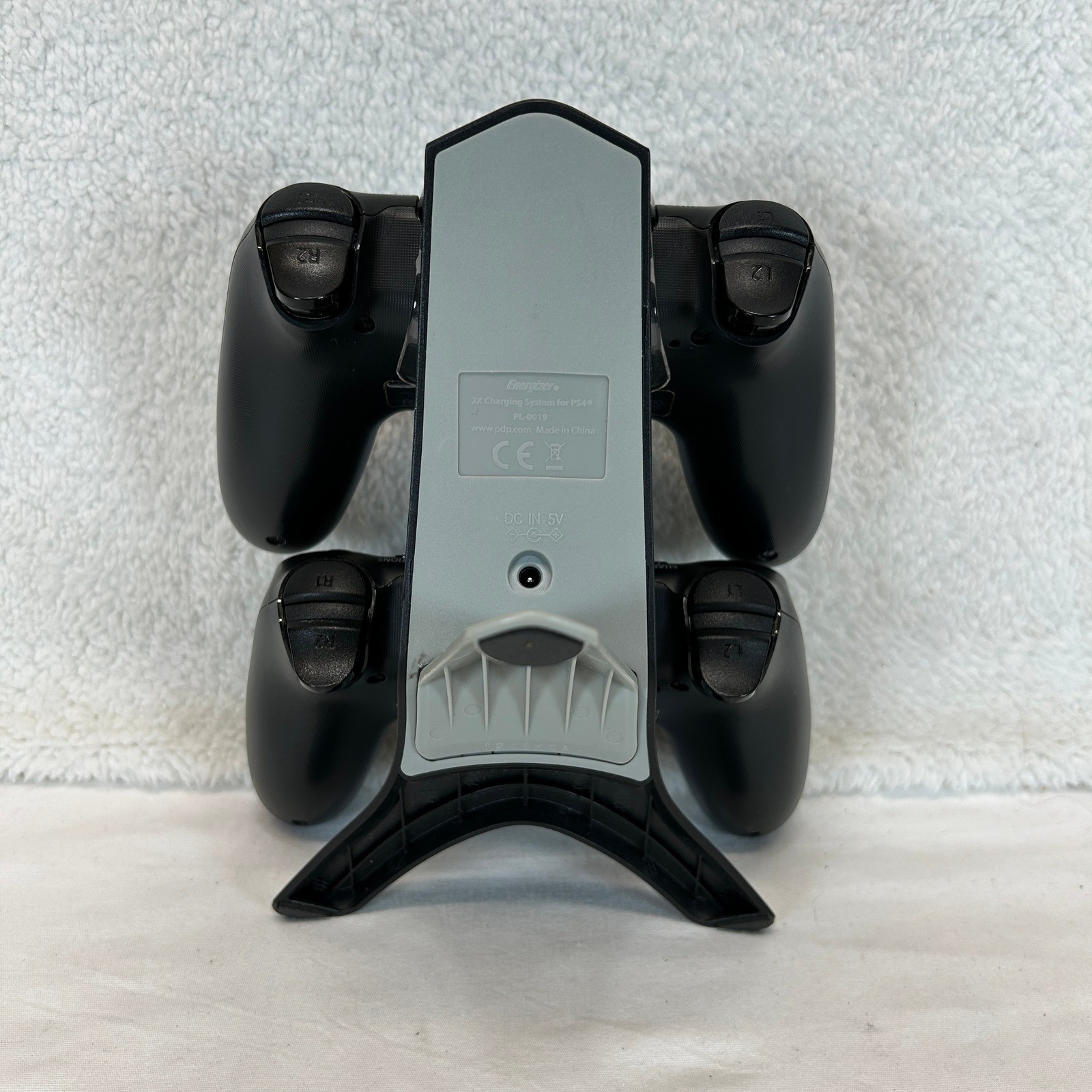 2 Sony PlayStation DualShock 4 Wireless Controllers & Energizer Charging Station