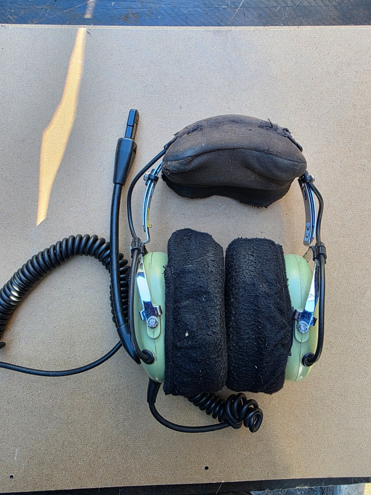 DAVID CLARK COMPANY MILITARY PILOT AVIATION HEADPHONES WITH MIC 01615-0054