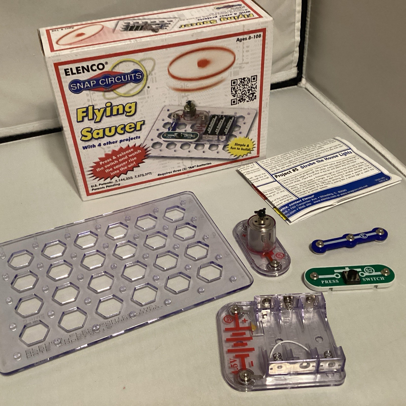 Elenco Snap Circuits Flying Saucer 4 Projects - Red Fan Piece Missing