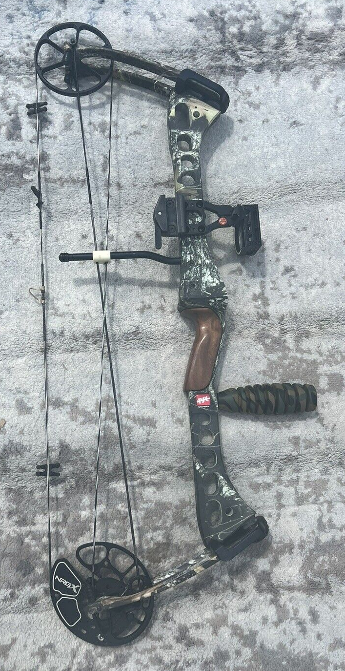 Used PSE compound bow right hand with case & more