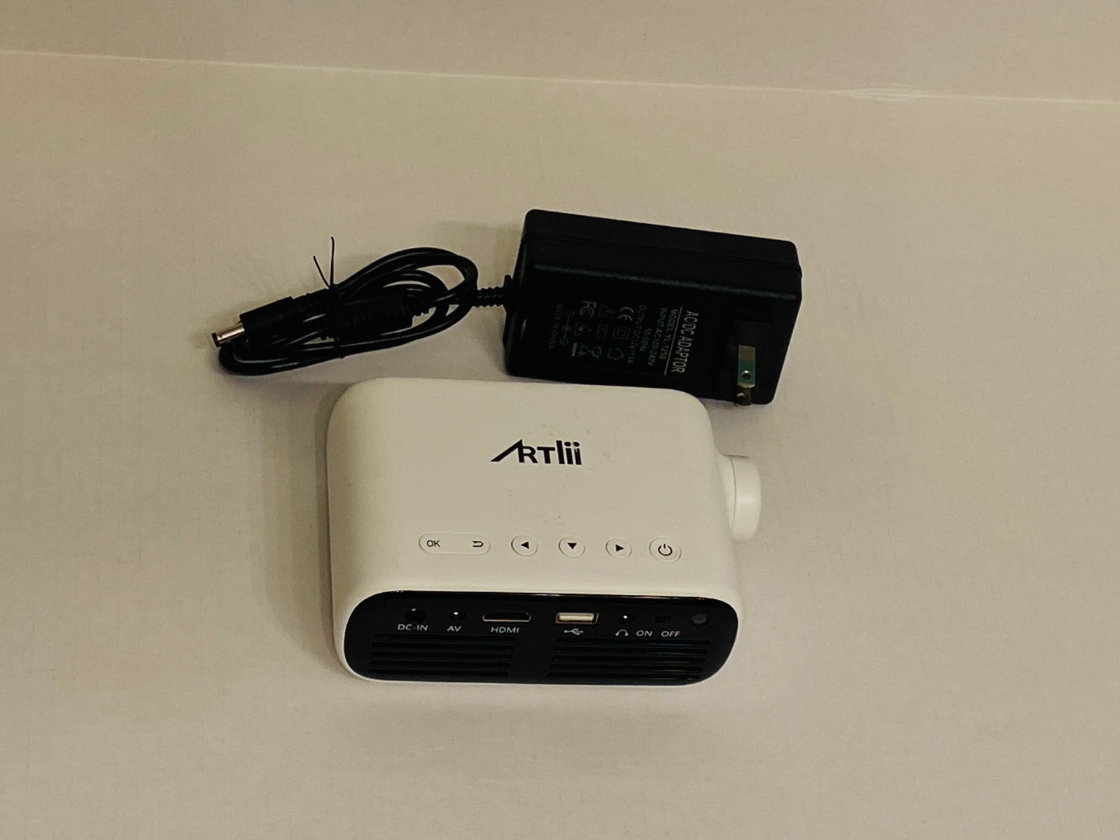Artlii Q Mini Portable Projector YG280 - Compatible with iOS/Android, HDMI
