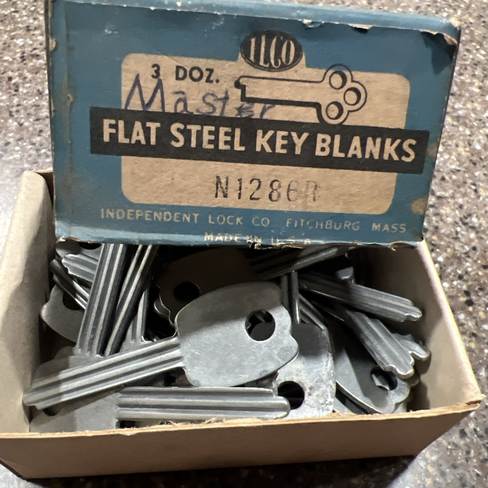 Lot of 33 ILCO N1286R Steel Warded Key Blanks For Master Lock With Original Box