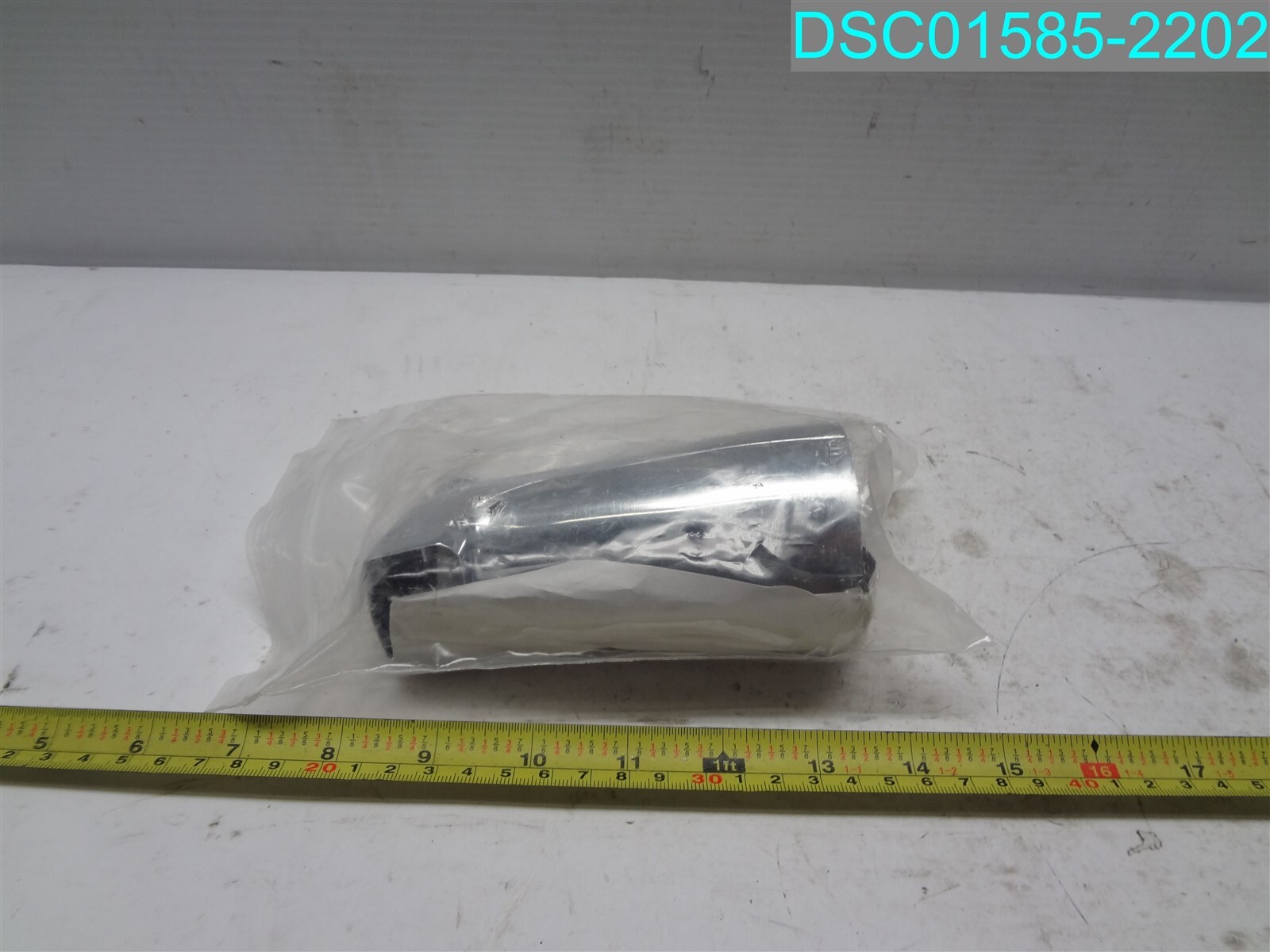 82002 1/2 in Polished Chrome Tub Spout With Diverter