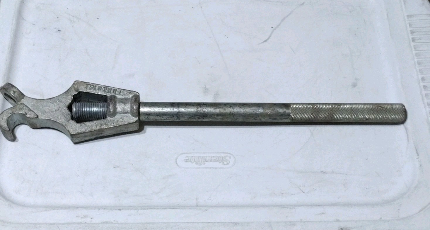 Trumbull Adjustable Spud Wrench Long Handle Knurled Grip Individual Wrench 18"