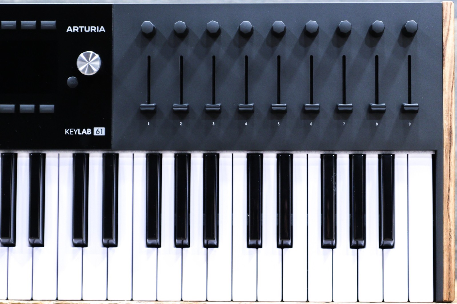 Arturia KeyLab 61 Mk3 Universal MIDI Controller 61-Note Semi-Weighted w/Box