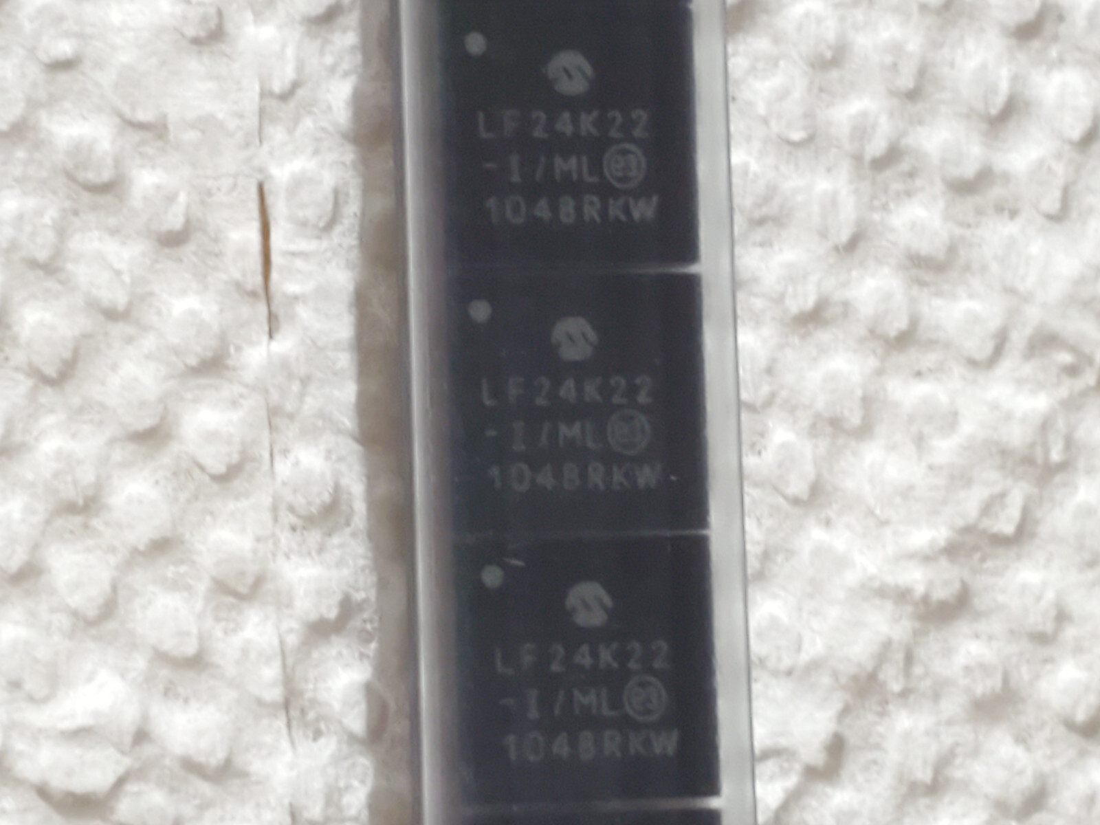 Microchip Tech PIC18LF24K22-I/ML IC 8-Bit Microcontroller - MCU
