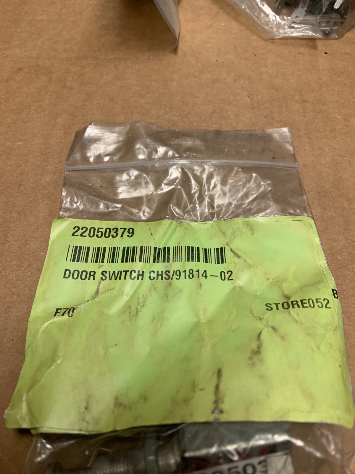 ONE GENUINE COLE HERSEE DOOR SWITCH 4 SCREW TERMINAL ON/OFF PUSH BUTTON S109