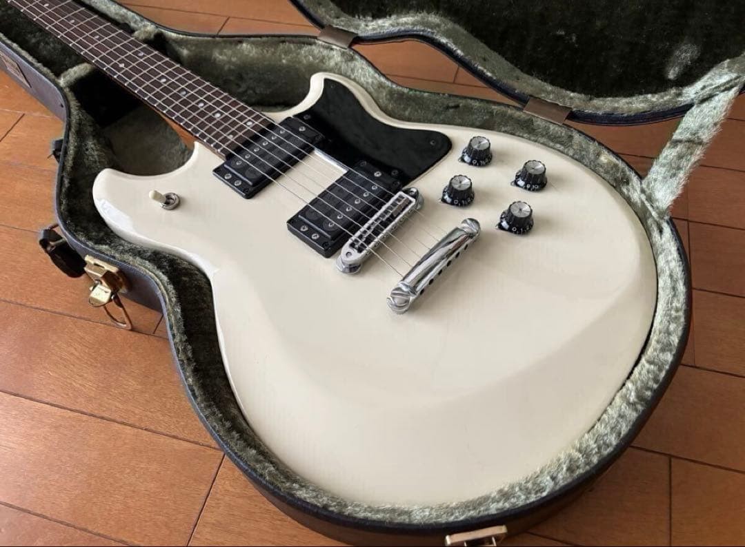 YAMAHA SF500 White Electric Guitar W/Hard Case Used Product Shipping From Japan