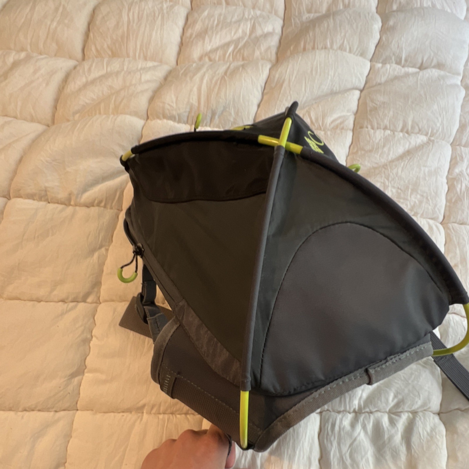 Columbia Shield 2L Hydration Pack Black/Gray/Green Adjustable Straps