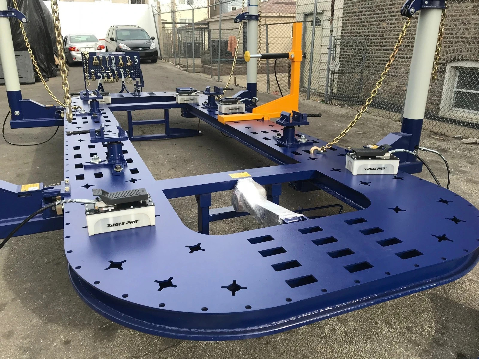 25 FEET 4 TOWERS AUTO BODY SHOP FRAME MACHINE WITH FREE CLAMPS,TOOLS TOOLS CART