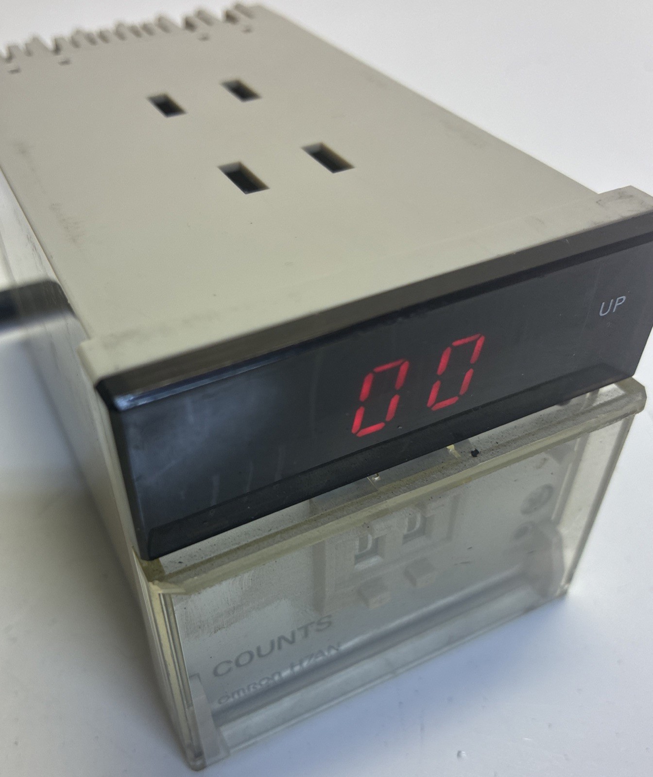 Omron H7AN-2D Counter, 2 Digit, 72mm x 72mm, 100-240 VAC, 50/60Hz